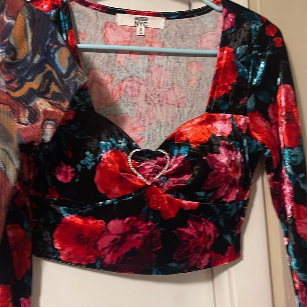 Floral and Abstract Crop Tops Set - Picture 5 of 10